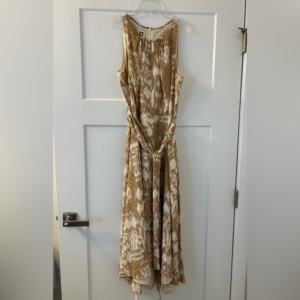 Anne Klein - Beige & Cream With Gold Threads